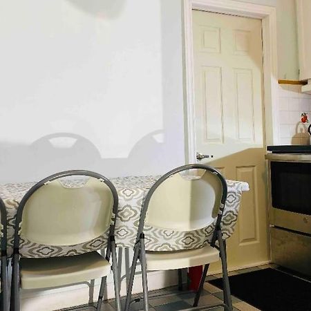 Lovely II Space Share A Room East York Canada Торонто Екстер'єр фото
