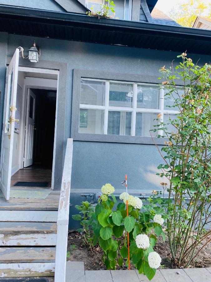 Lovely II Space Share A Room East York Canada Торонто Екстер'єр фото
