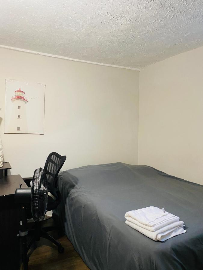 Lovely II Space Share A Room East York Canada Торонто Екстер'єр фото