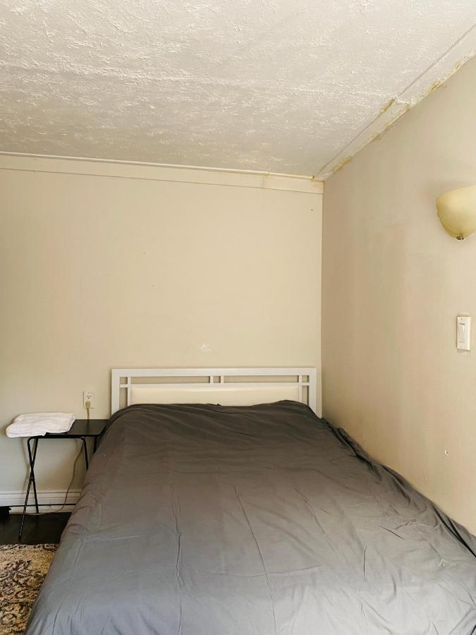 Lovely II Space Share A Room East York Canada Торонто Екстер'єр фото