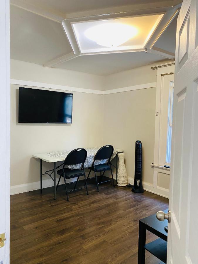Lovely II Space Share A Room East York Canada Торонто Екстер'єр фото
