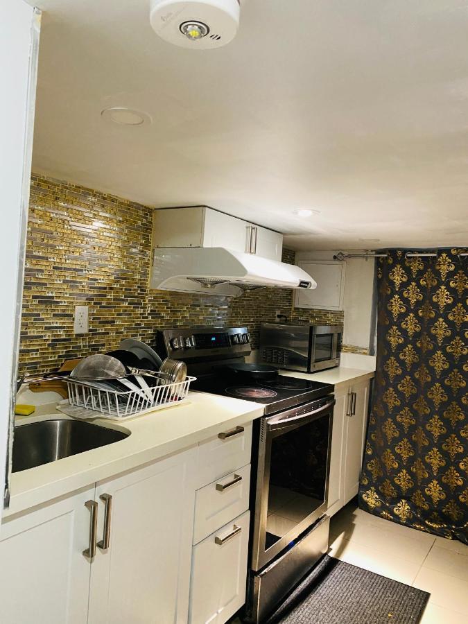 Lovely II Space Share A Room East York Canada Торонто Екстер'єр фото