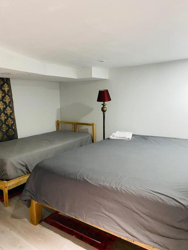 Lovely II Space Share A Room East York Canada Торонто Екстер'єр фото