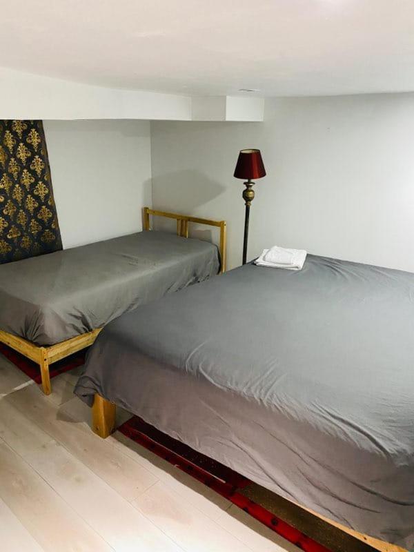 Lovely II Space Share A Room East York Canada Торонто Екстер'єр фото