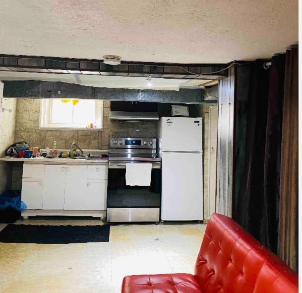 Lovely II Space Share A Room East York Canada Торонто Екстер'єр фото