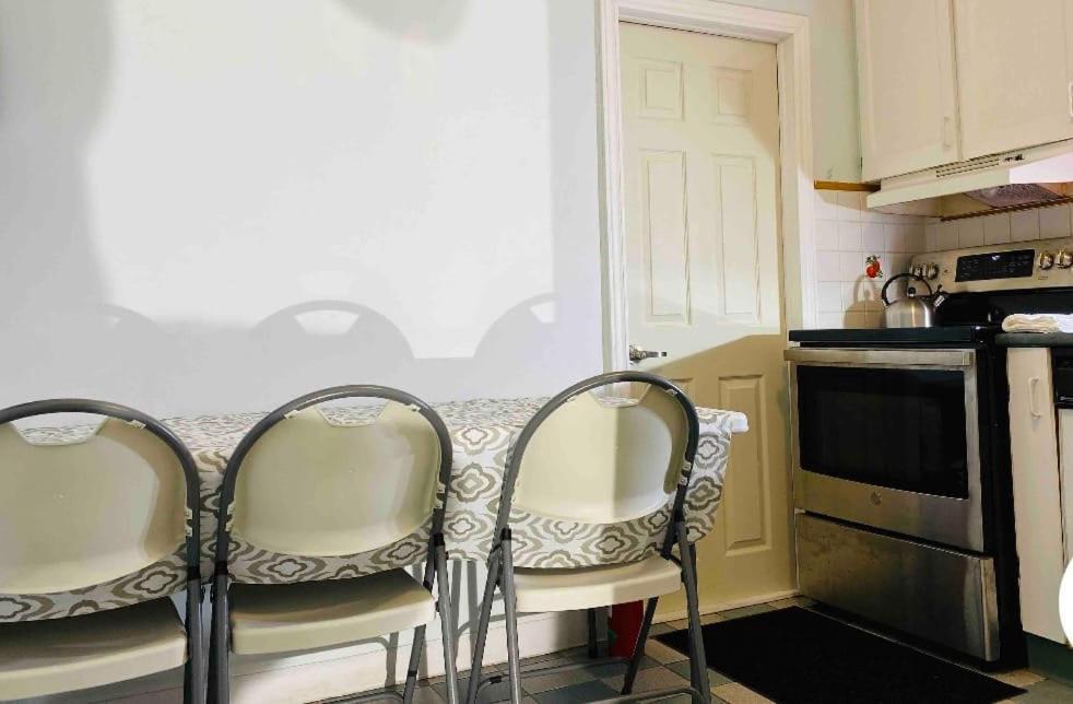 Lovely II Space Share A Room East York Canada Торонто Екстер'єр фото