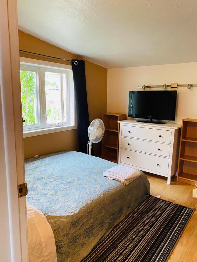 Lovely II Space Share A Room East York Canada Торонто Екстер'єр фото